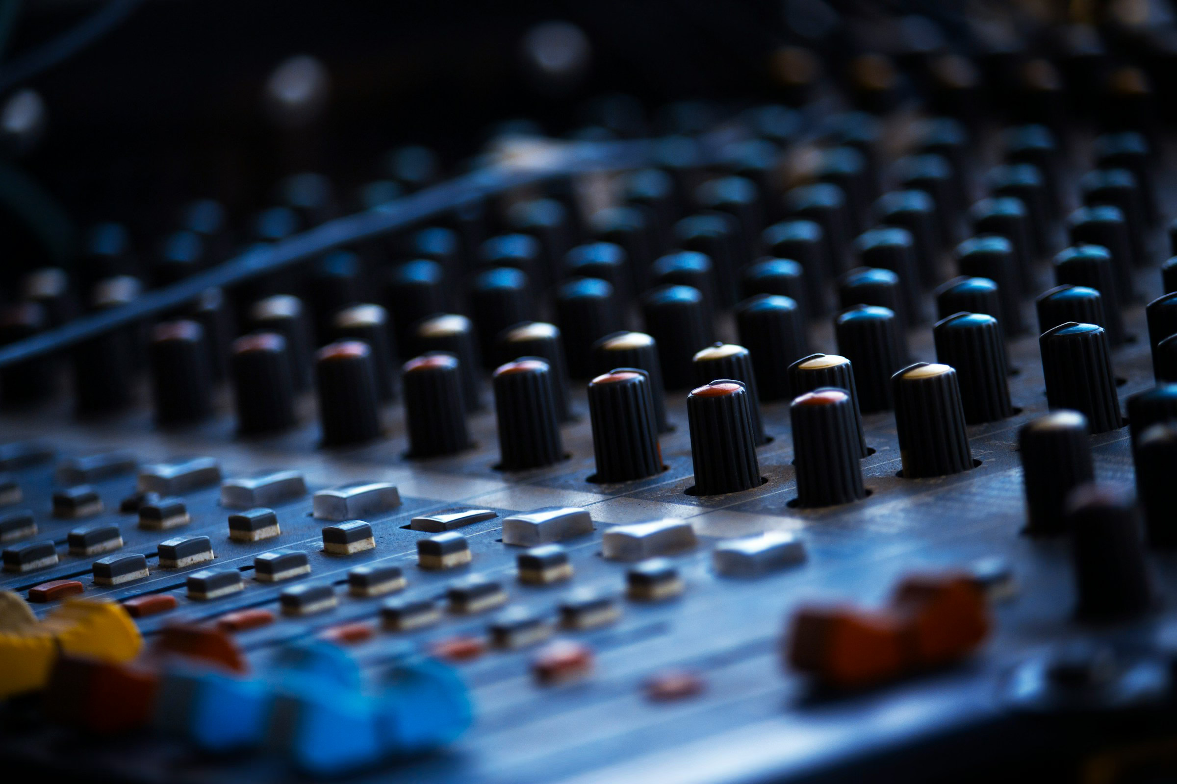 АУДИОВИЗУАЛЬНЫЕ КОМПЛЕКСЫ